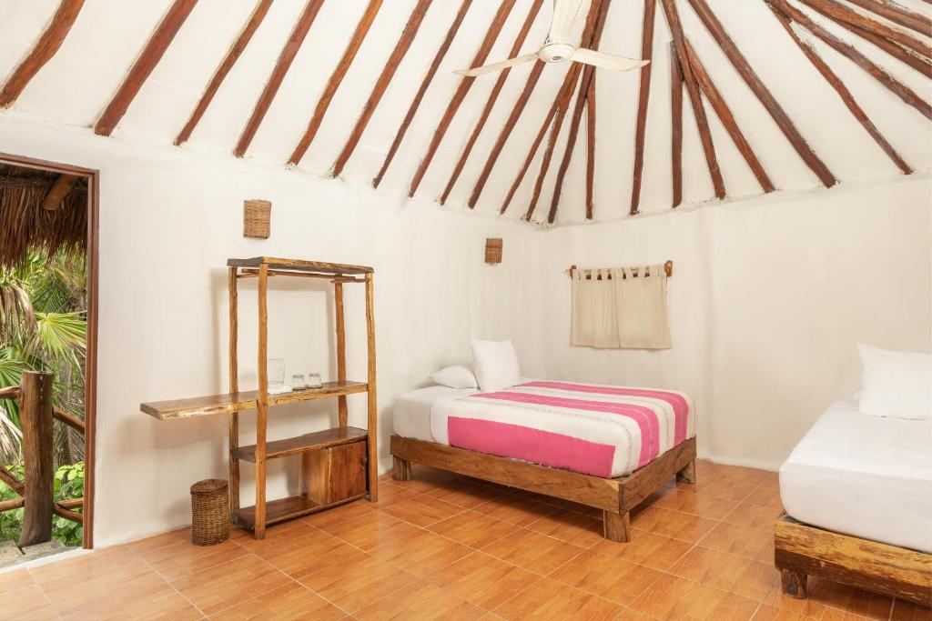 Postel nebo postele na pokoji v ubytování Yaxchen Tulum Cabañas & Cenote