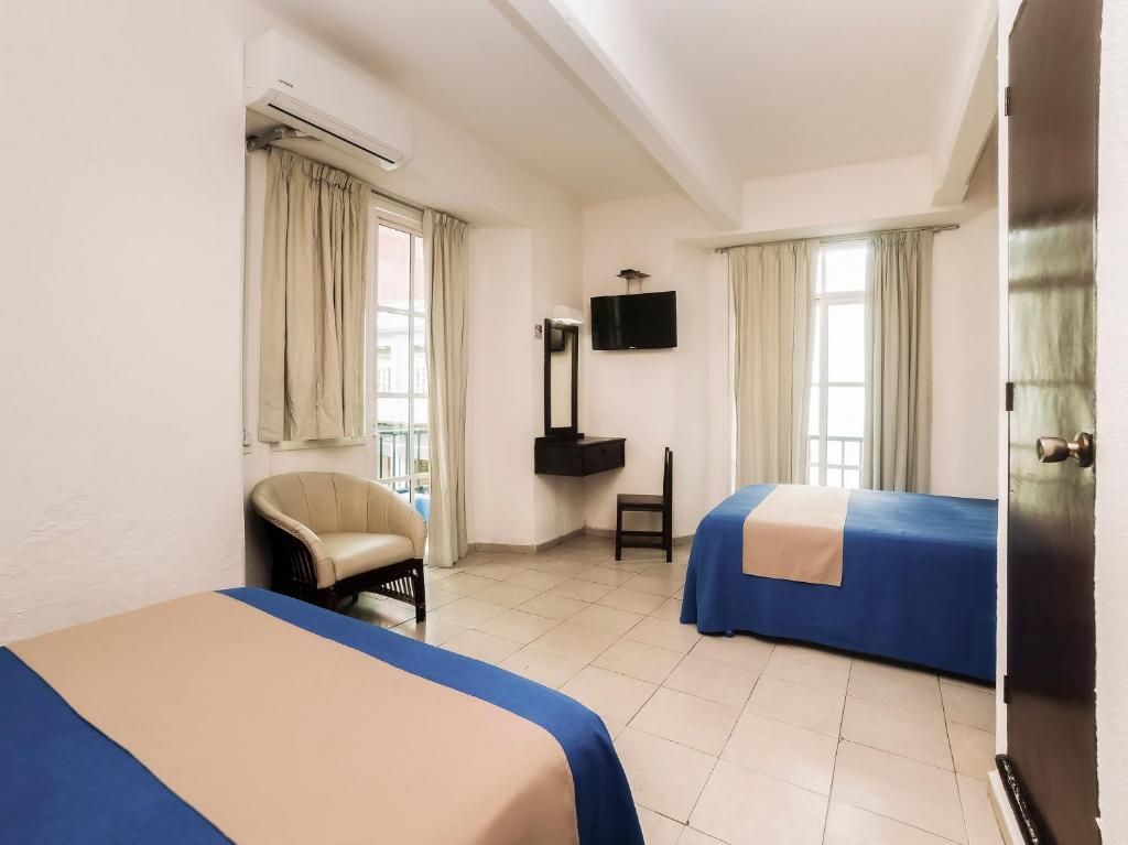 Postel nebo postele na pokoji v ubytování Hotel Trianon