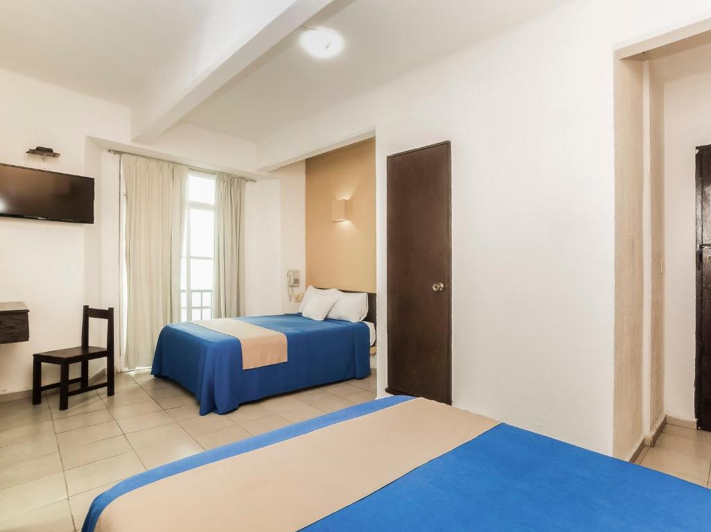 Postel nebo postele na pokoji v ubytování Hotel Trianon