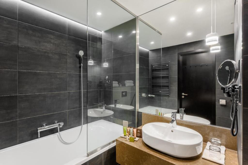 Łazienka w obiekcie Art Hotel Szeged