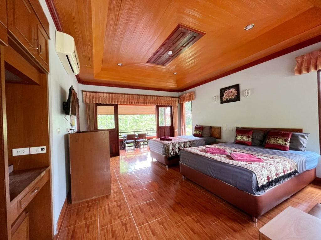 Khaosok Rainforest Resort - Triple Room With Balcony