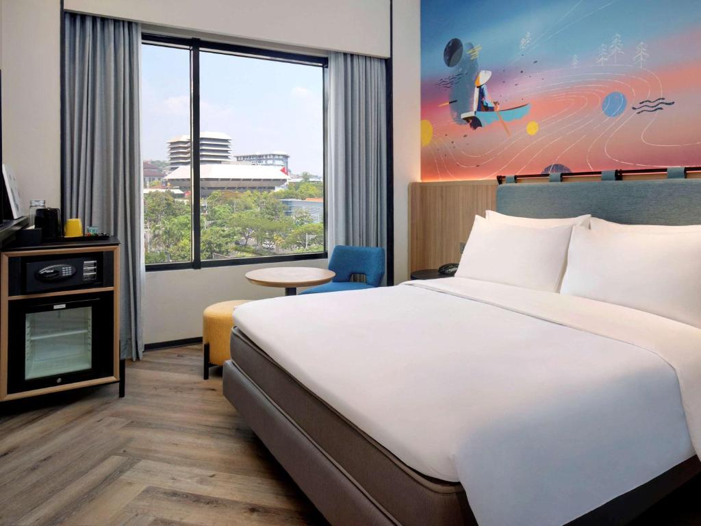 Postel nebo postele na pokoji v ubytování ibis Styles Semarang Simpang Lima