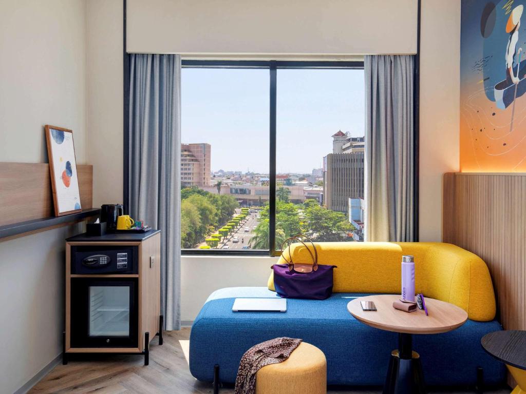 Posezení v ubytování ibis Styles Semarang Simpang Lima