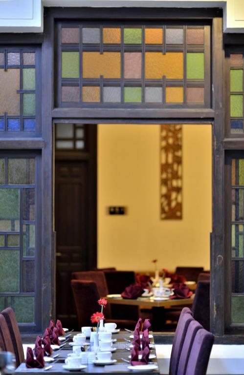 Restaurace v ubytování Gino Feruci Kebon Jati by KAGUM Hotels