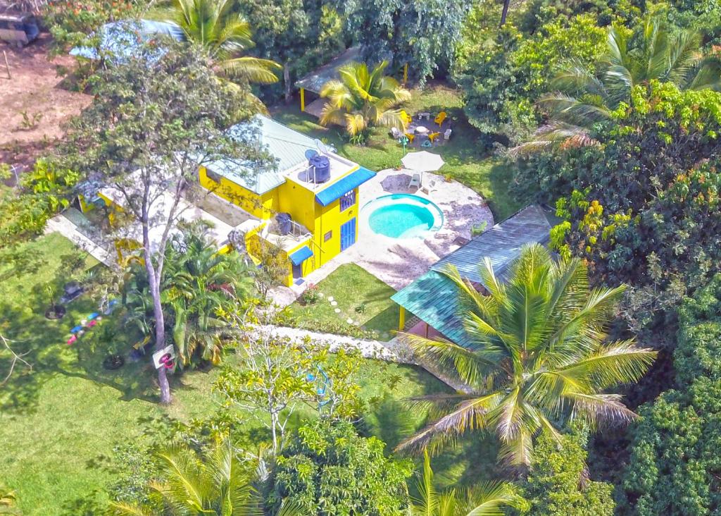 an overhead view of a water park with a pool at Villa con Piscina-BBQ-Gazebo-Fogata-Hamacas in Básima