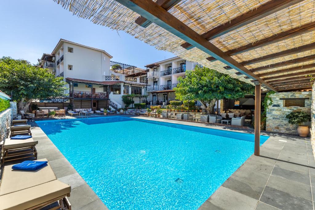 Bazén v ubytování Ionia Hotel nebo v jeho okolí