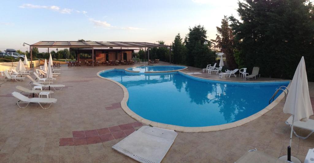 Bazén v ubytování Achillio Hotel nebo v jeho okolí