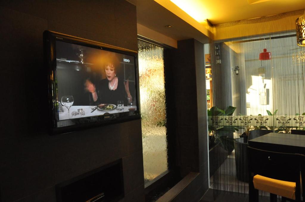 TV a/nebo společenská místnost v ubytování Tat Place Hotel
