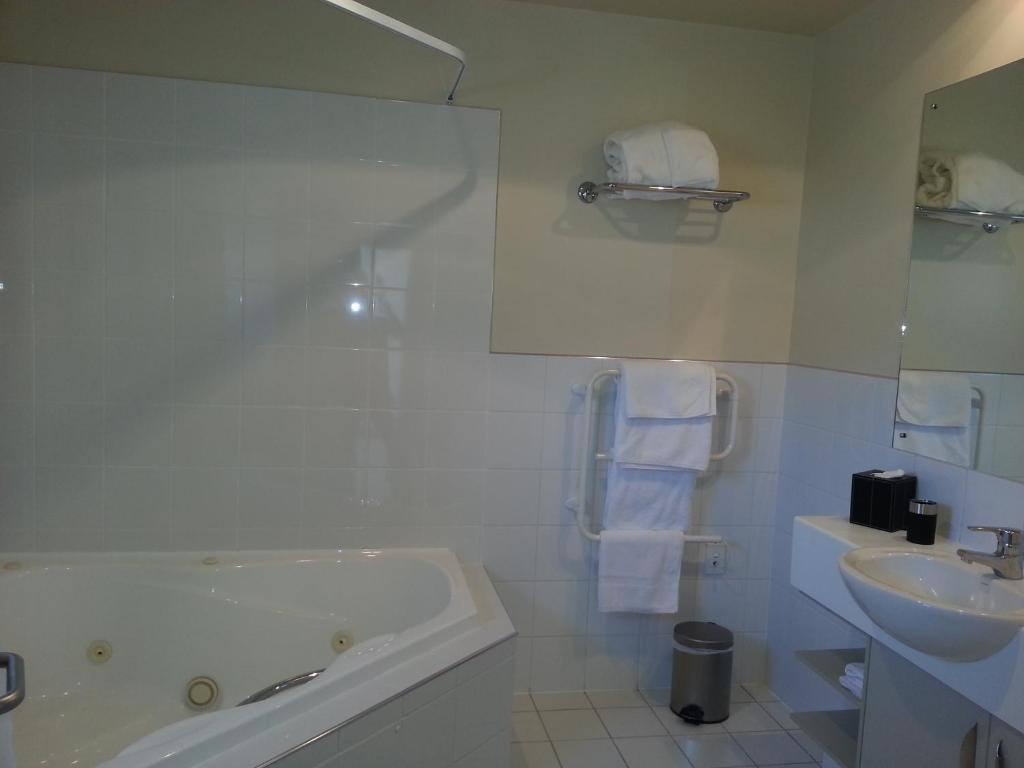 Cedar Grove Motor Lodge - Resim 31