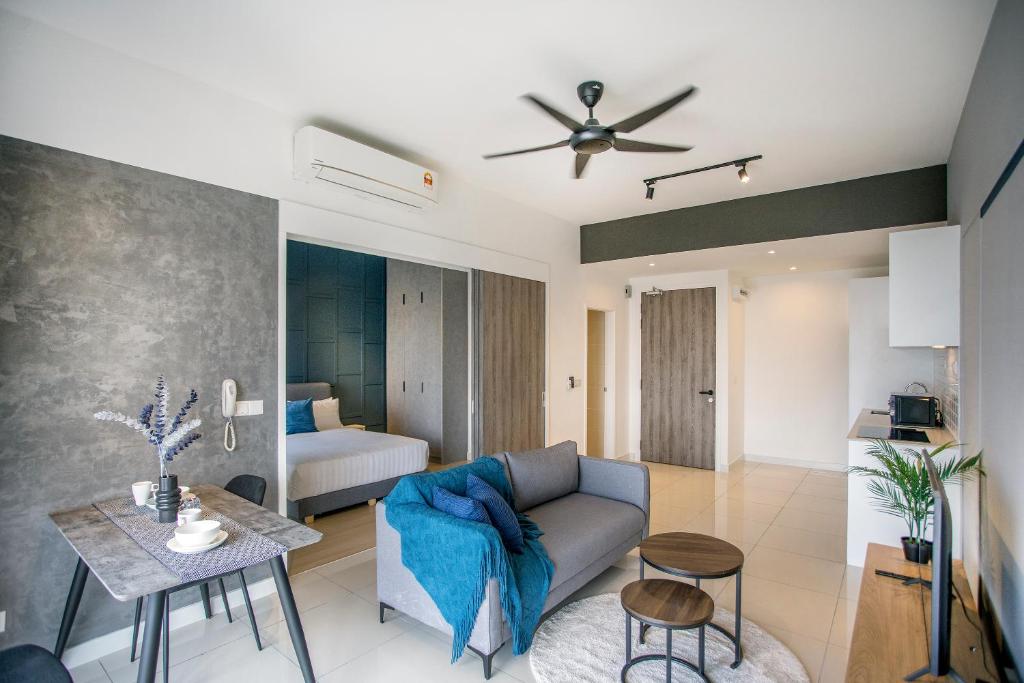 Postel nebo postele na pokoji v ubytování Continew Residence KL CoBNB