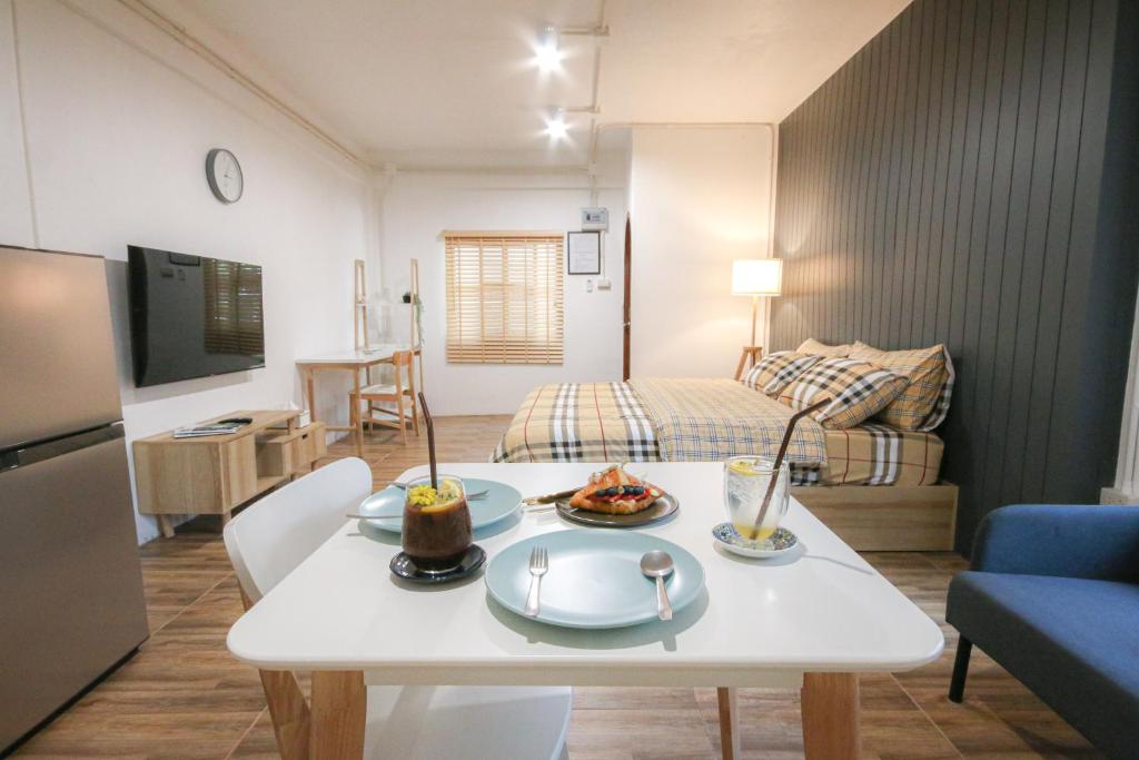 TV a/nebo společenská místnost v ubytování SLEEP SLEEP SUANPHAK Homestay