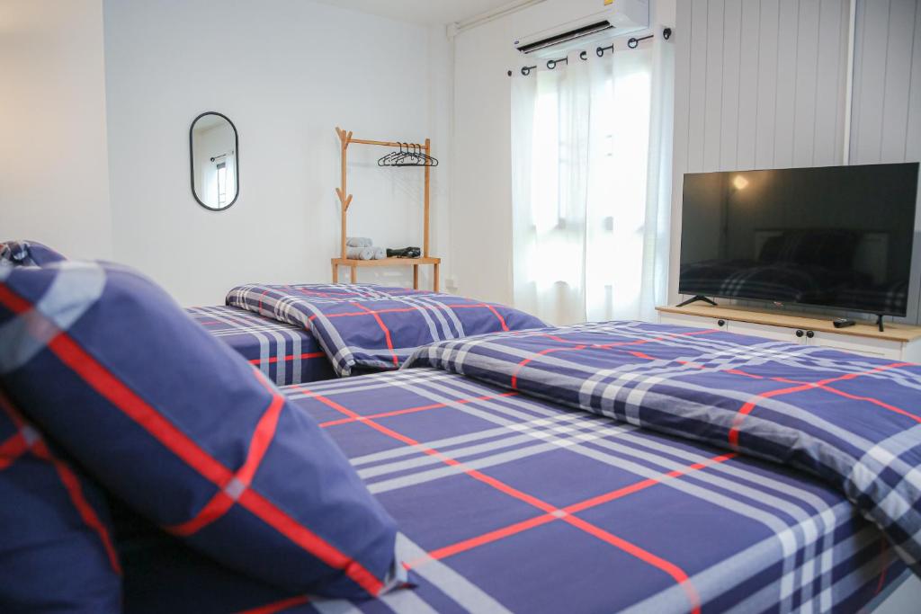 Postel nebo postele na pokoji v ubytování SLEEP SLEEP SUANPHAK Homestay