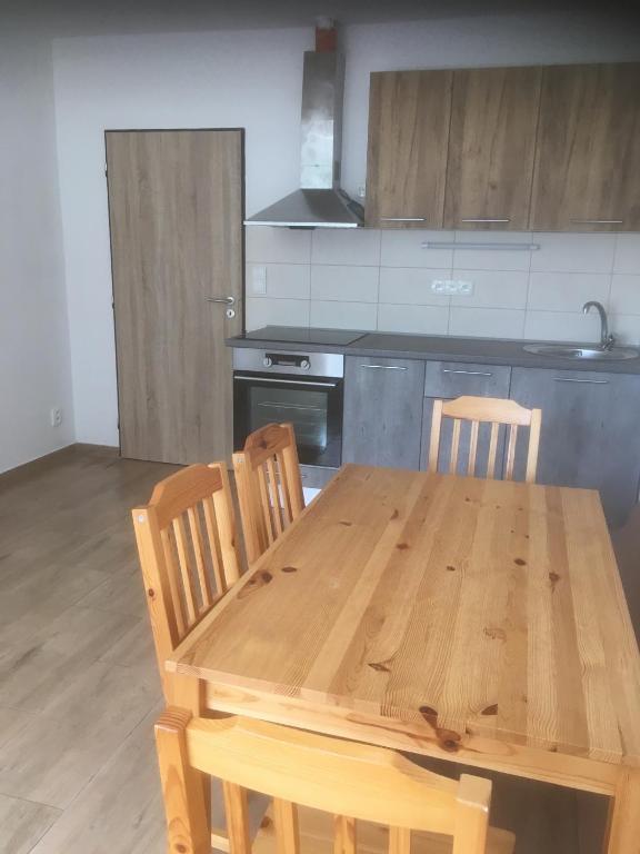 Kuchyň nebo kuchyňský kout v ubytování Apartmány U Pařezáče