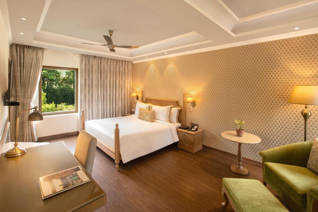 Postel nebo postele na pokoji v ubytování Heritage Village Resort & Spa Manesar-Gurgaon