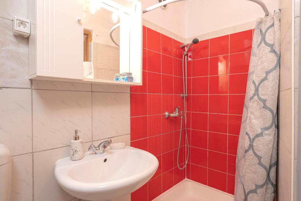 Łazienka w obiekcie Apartman studio Stari Grad 2