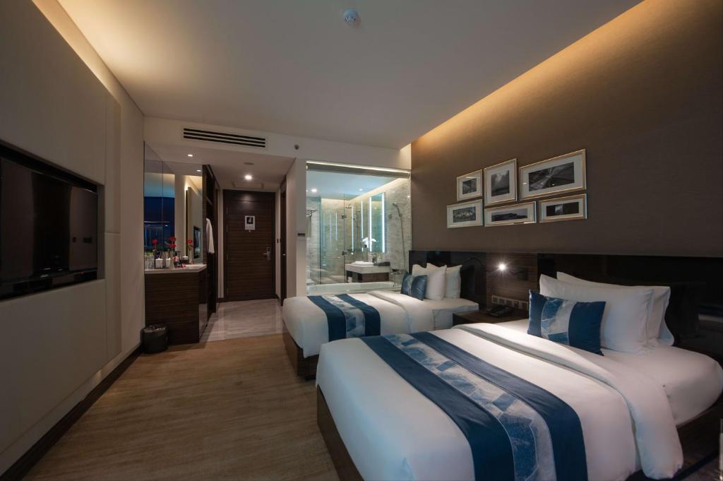 Grand Deluxe Twin Room  Partial sea view