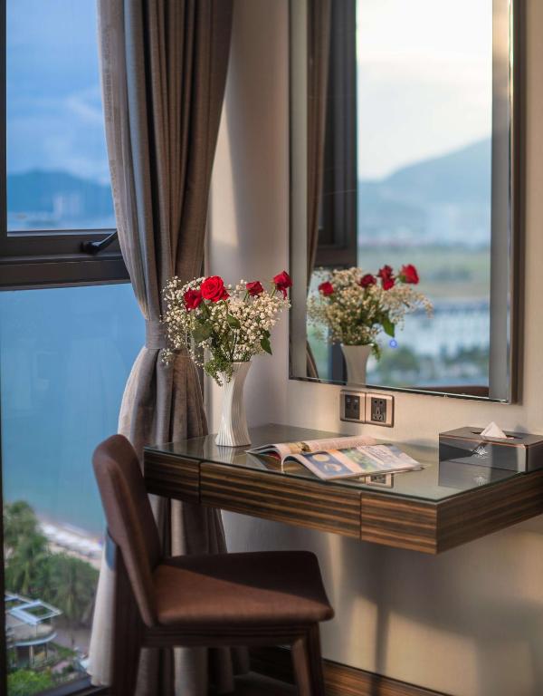 Grand Deluxe Twin Room  Partial sea view