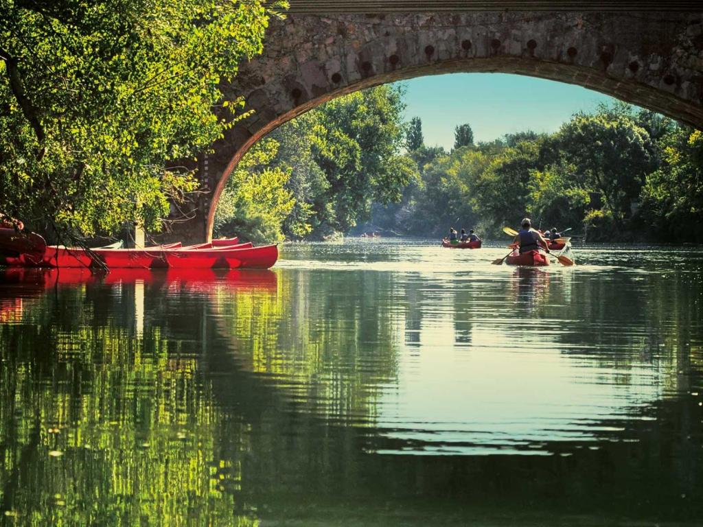 a group of people canoeing down a river under a bridge at Mobile home 5-pers Camping Leï Suves-Côtes d&#39;Azur-including airco in Roquebrune-sur-Argens
