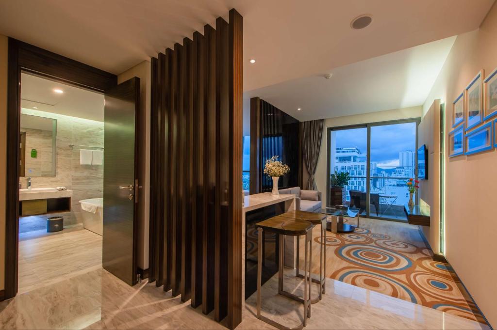 Suite Grand Có Giường Cỡ King Và Ban Công