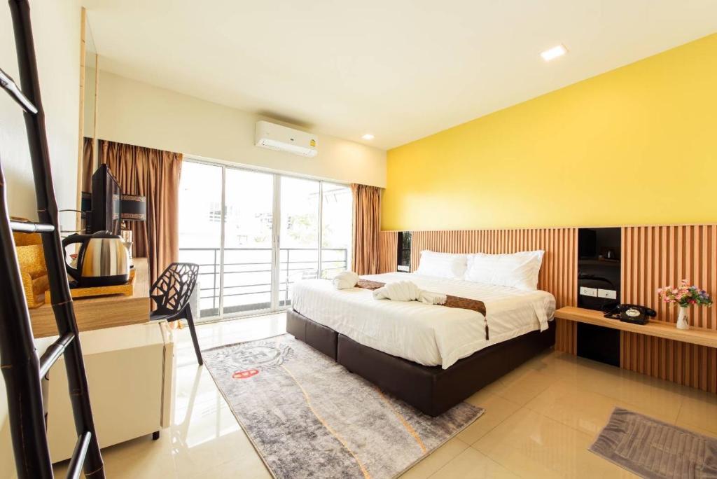 
Deluxe Double Room with Balcony
