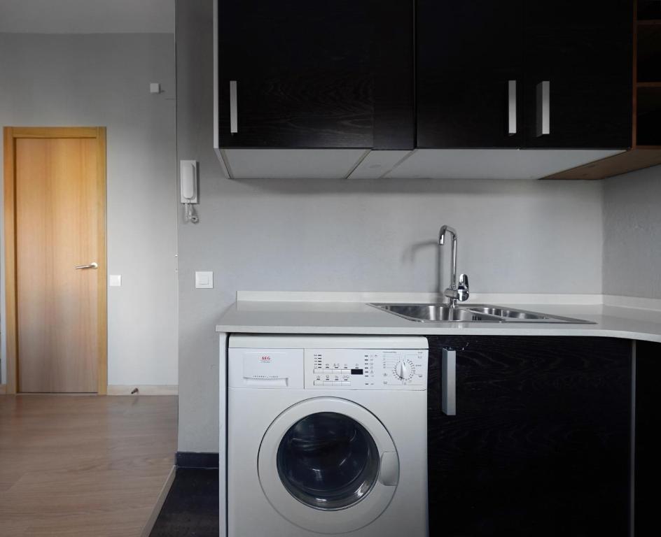 Kuchyň nebo kuchyňský kout v ubytování Numa Barcelona Lustre