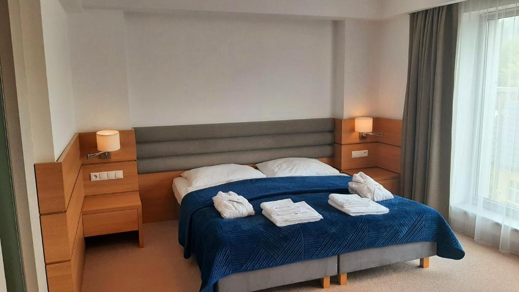 Postel nebo postele na pokoji v ubytování Hotel SKAL Medi SPA & Resort