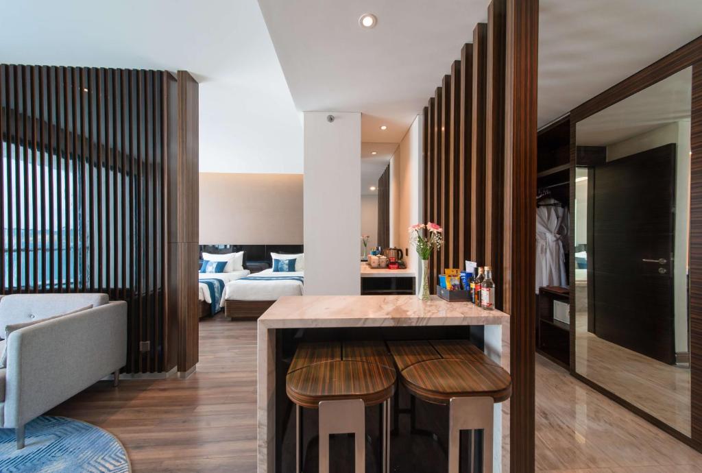Suite 3 Người Có Ban Công