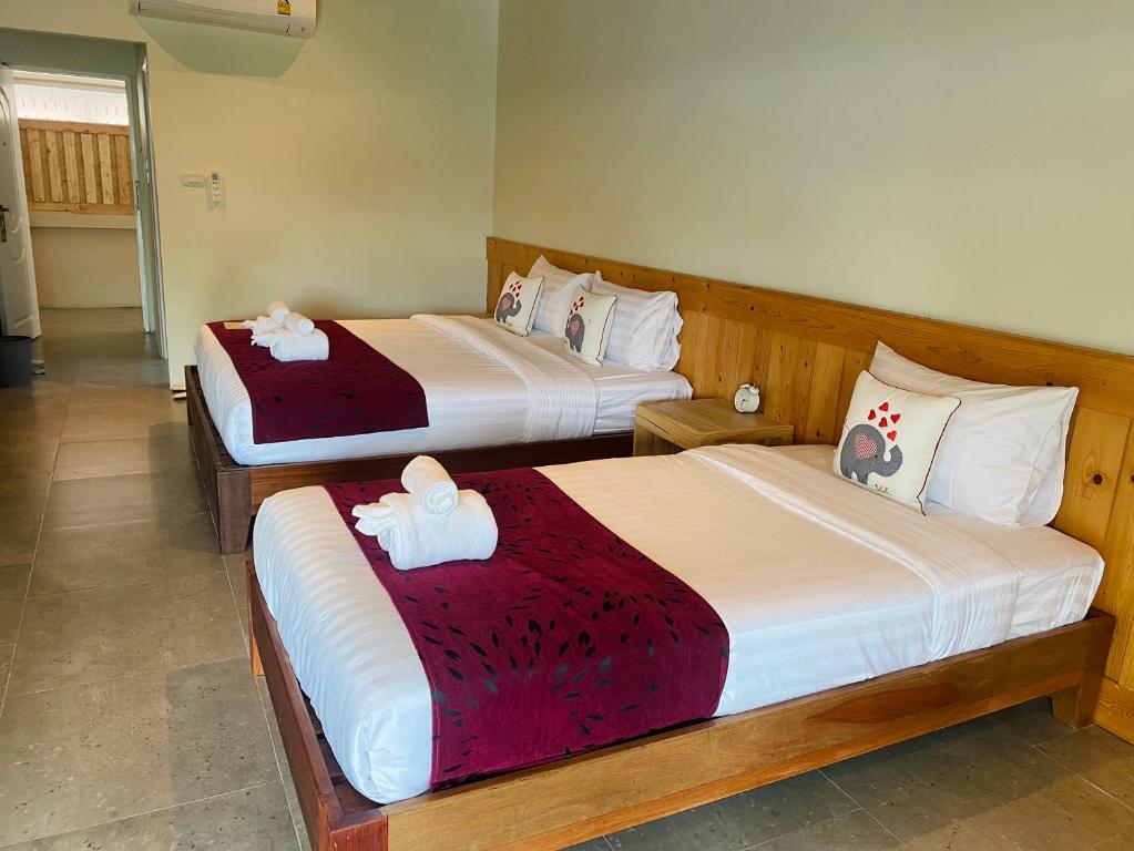 Good Times Resort Kanchanaburi - Drievoudige Kamer Met Uitzicht Op Het Zwembad