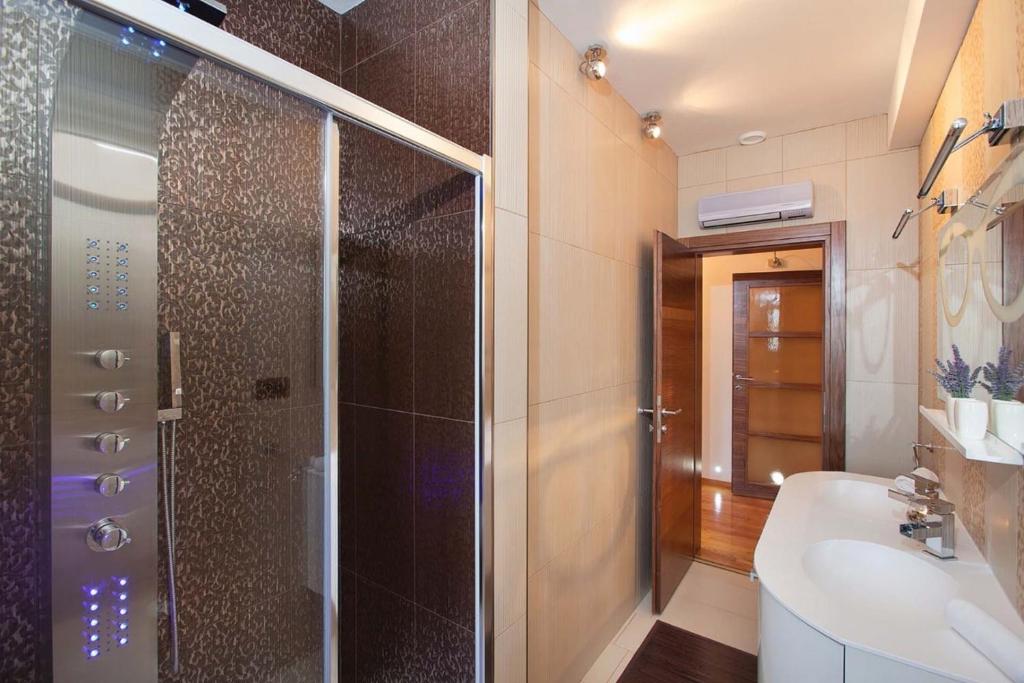 Łazienka w obiekcie Villa Diora - Home & Spa