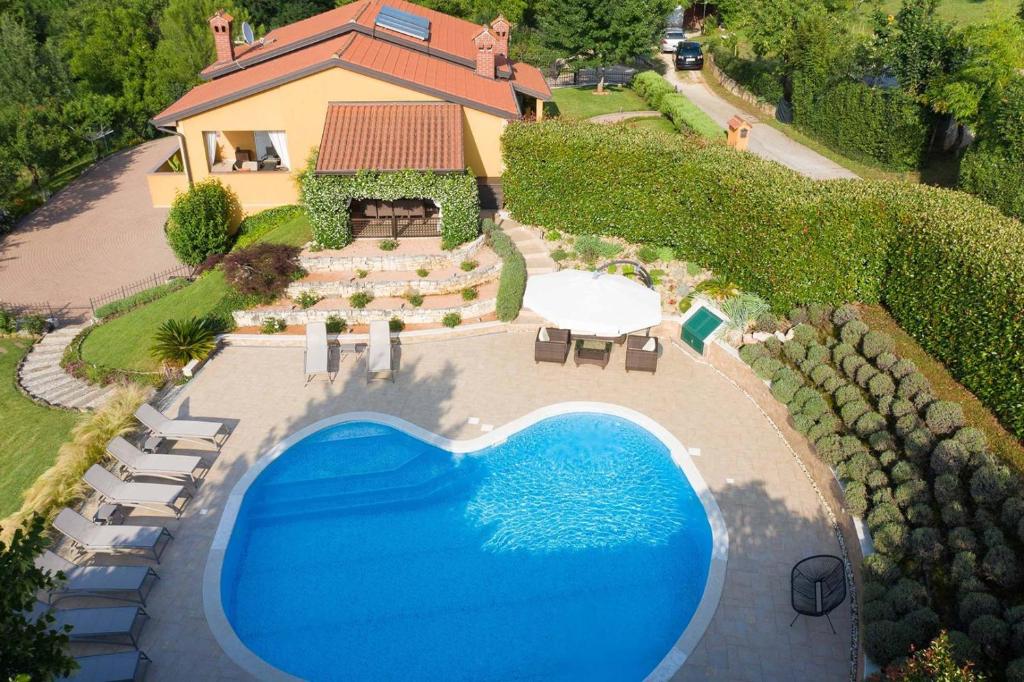 Basen w obiekcie Villa Diora - Home & Spa lub w pobliżu