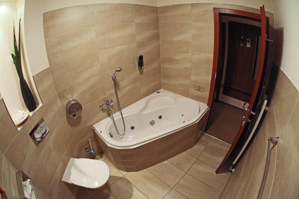 HOTEL CENTRUM with free parking - Resim 40