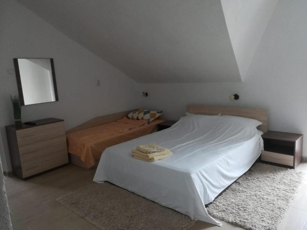 Postel nebo postele na pokoji v ubytování Casa colț de rai