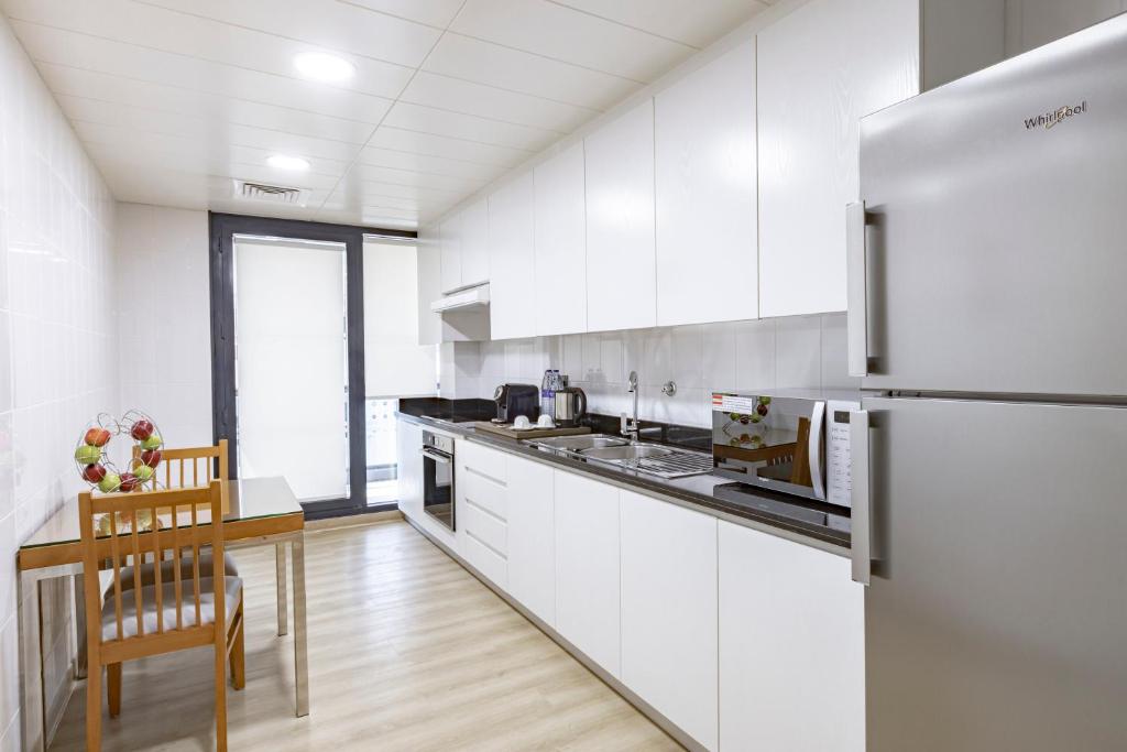 Kuchyň nebo kuchyňský kout v ubytování Golden Sands Suites