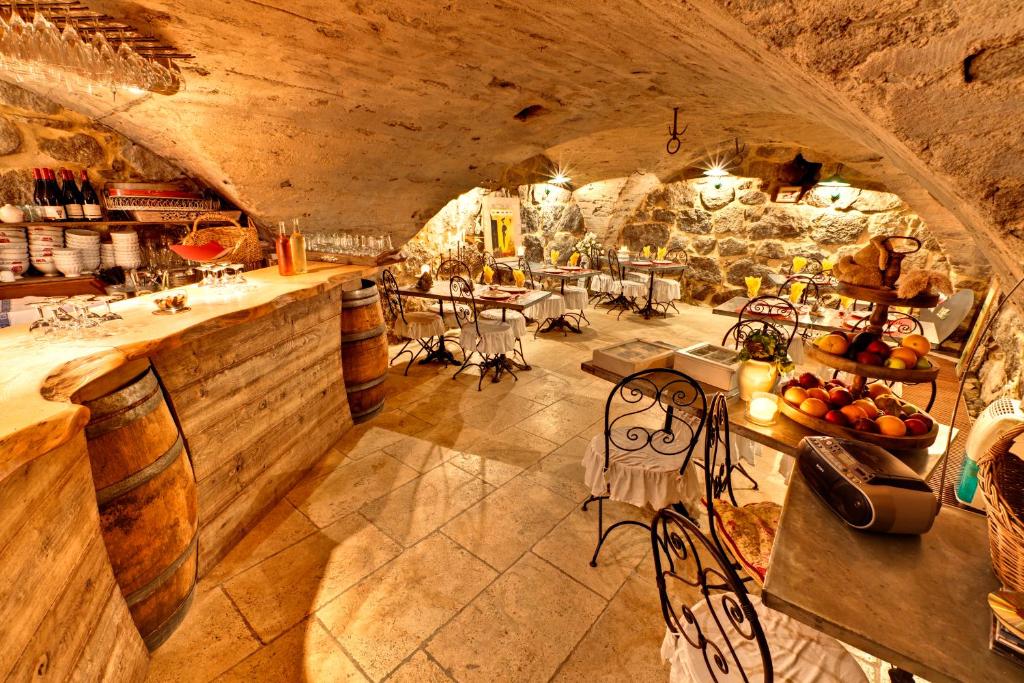 Restaurace v ubytování Mas Nouveau Chambres d'Hôtes