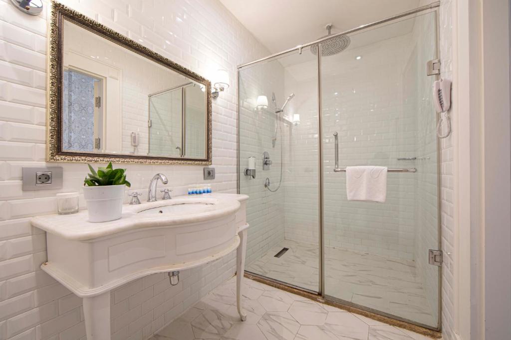 Koupelna v ubytování Sapphire City Hotel