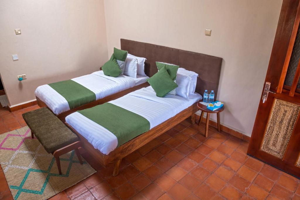 Postel nebo postele na pokoji v ubytování Tilenga Safari Lodge