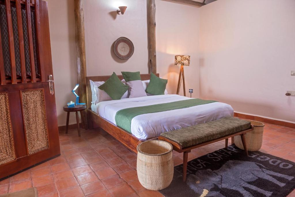 Postel nebo postele na pokoji v ubytování Tilenga Safari Lodge