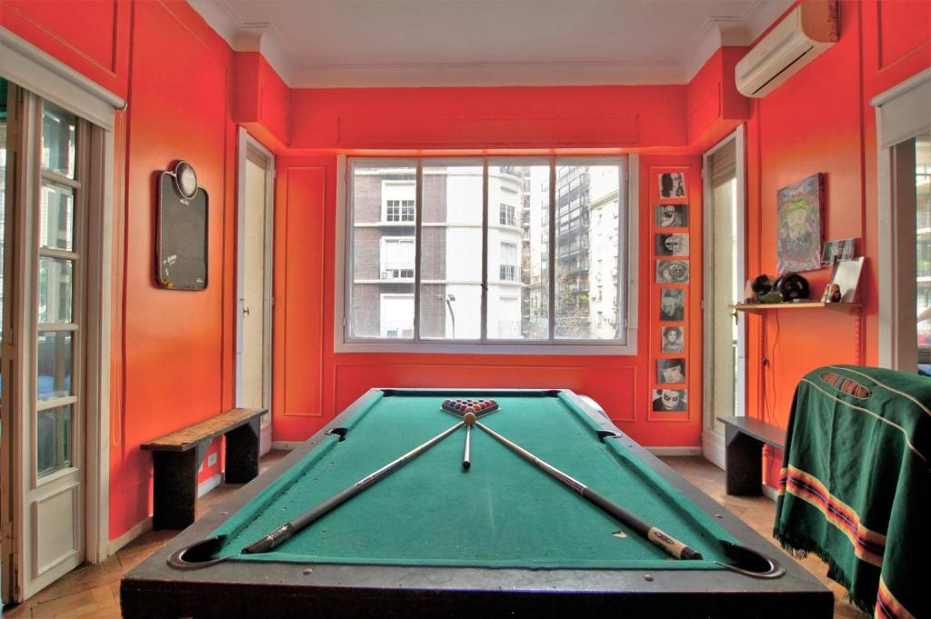 a pool table in a room with red walls at El Santuario - Domitorio privado - Cool Depto compartido in Buenos Aires
