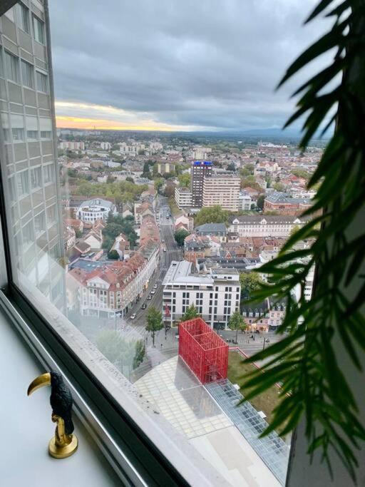 Fotografia z galérie ubytovania Grand appartement 2 chambres 5 pers max, vue panoramique avec parking v destinácii Mulhouse