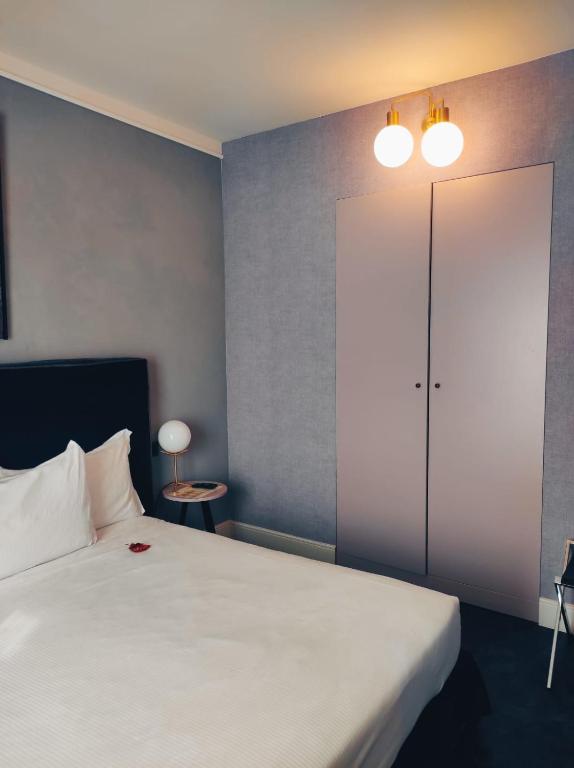 Postel nebo postele na pokoji v ubytování Capriccio Art Hotel
