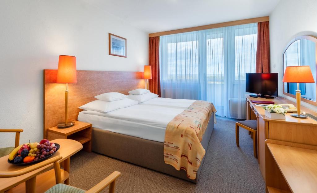 Postel nebo postele na pokoji v ubytování Hunguest Hotel Freya