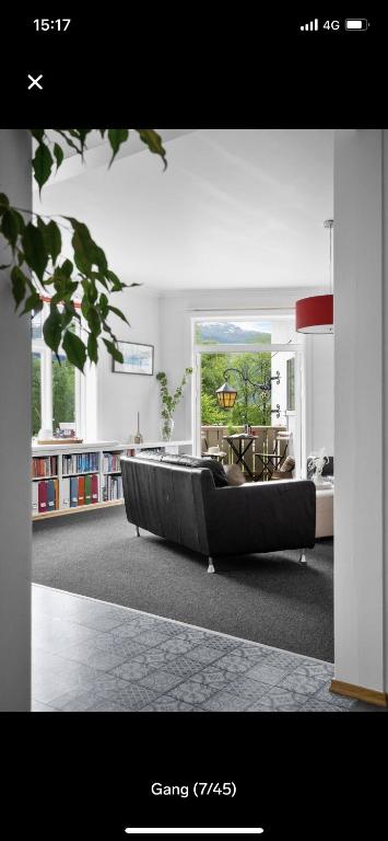 Afbeelding uit fotogalerij van Stor leilighet i hjerte av Voss in Vossevangen