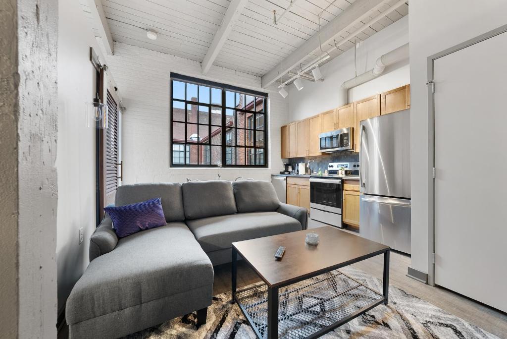 38 Stunning Industrial Loft Design Ideas - The Glossychic