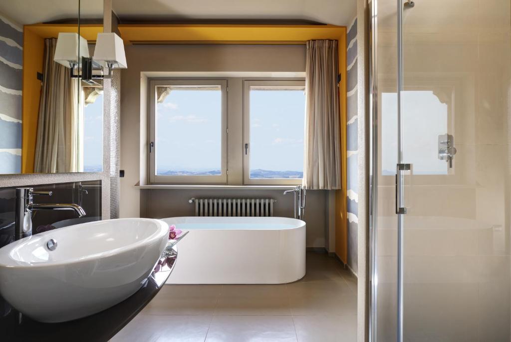 Titano Suites - Люкс с террасой
