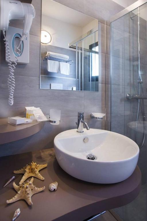 Koupelna v ubytování Hotel Ambassador