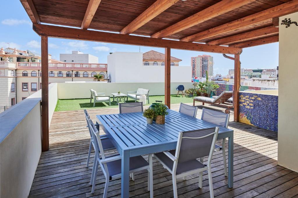 a blue table and chairs on a rooftop deck at Larita's House in Santa Cruz de Tenerife