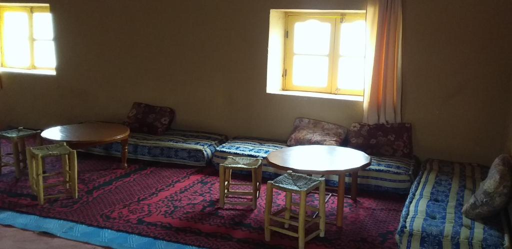 Posezení v ubytování Auberge Camping La Khaima