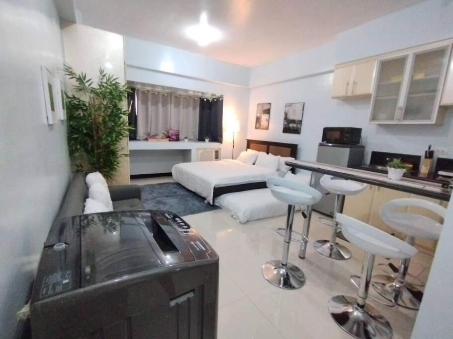 A2J Executive Studio Suite Near Venice Mall BGC