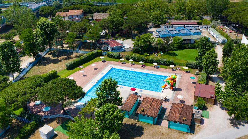 an overhead view of a swimming pool in a resort at Cesenatico Camping Village in Cesenatico