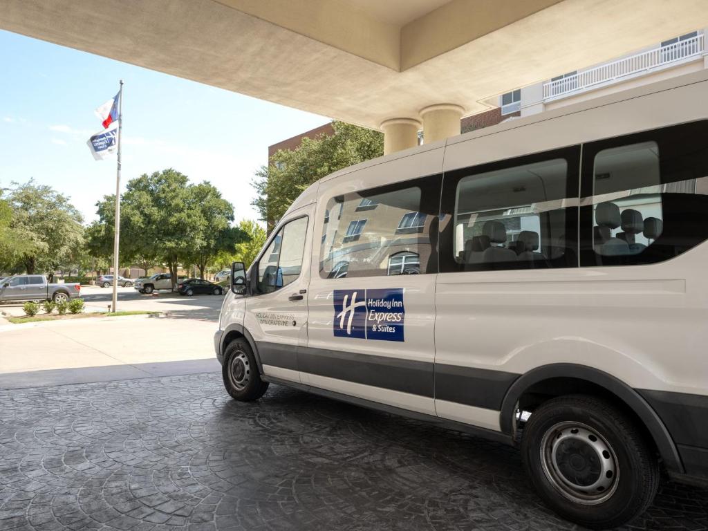 Holiday Inn Express Hotel and Suites DFW-Grapevine by IHG photo